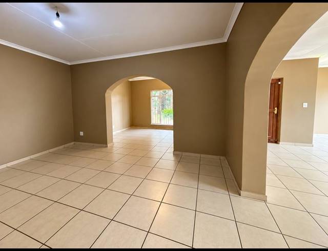 5 BEDROOM HOUSE FOR SALE IN BRANDWAG
